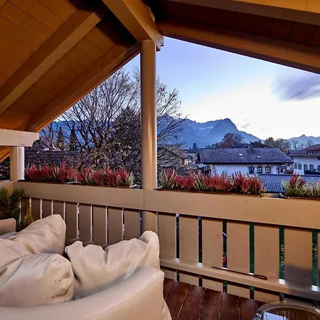 Alpine Luxus Lodge - Sauna, 3 Balkone & Bergblick * Garmisch-Partenkirchen